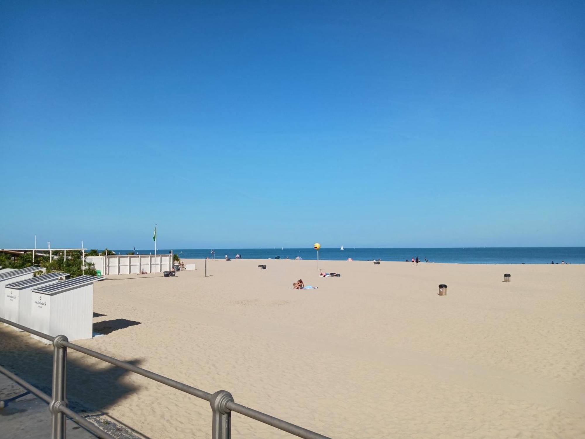 Betsy Met Direct Zeezicht * Oostende